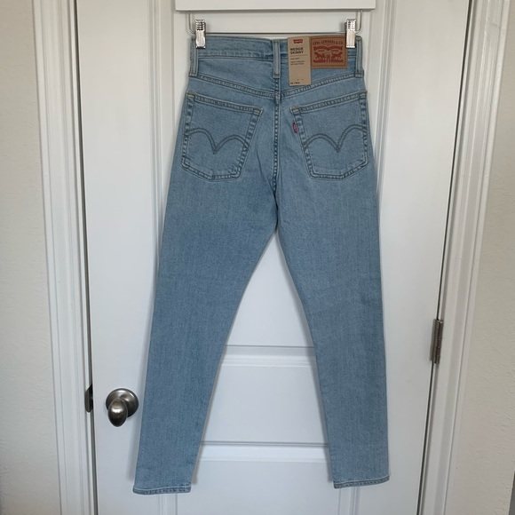 SALE! ⭐️ Levi’s Wedgie fit high rise skinny shimmer opal li - Picture 7 of 8